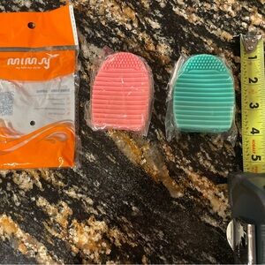 New Mini Makeup Brush Cleaning Pads - Pink and Green